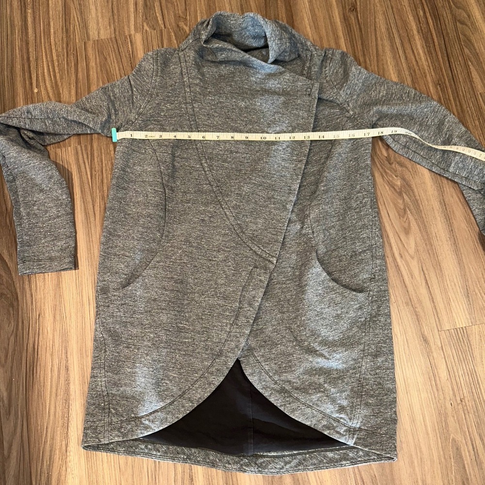 Lululemon Wrap Cardigan Jacket Charcoal Heather Snap Closure Pockets Size 4 - Picture 6 of 7